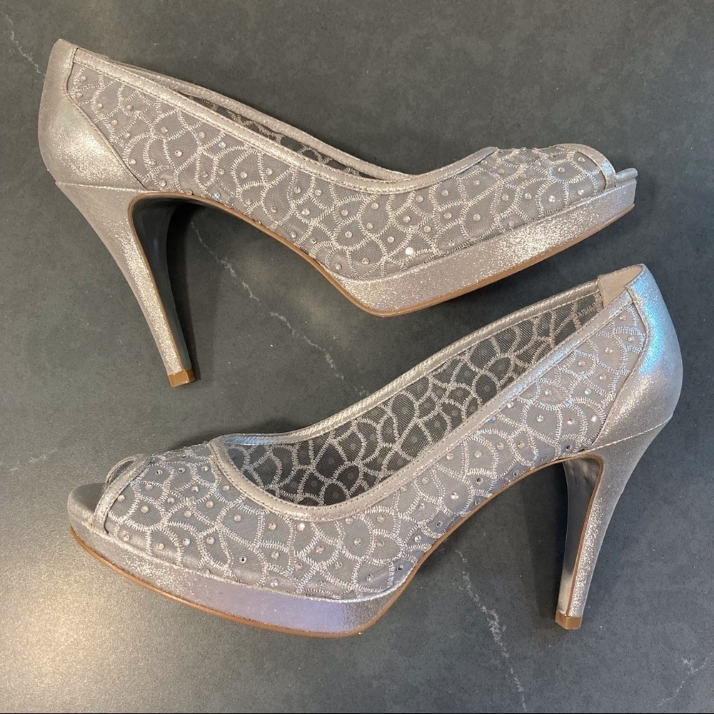 Adrianna Papell sz 11 Geslyn silver rhinestone heels and clutch set - Picture 7 of 15